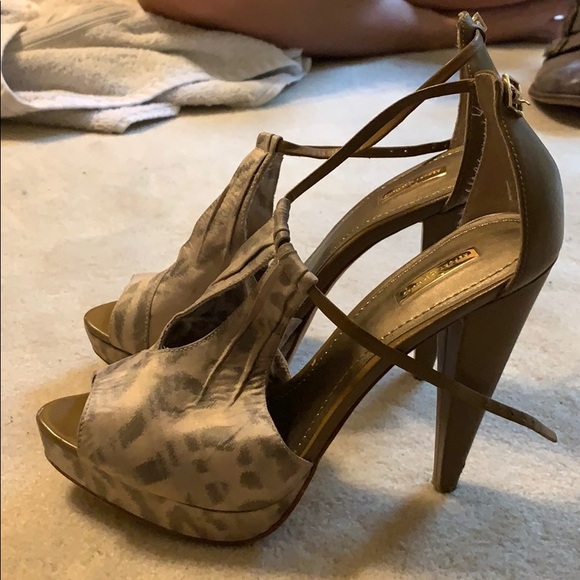 report signature high heels